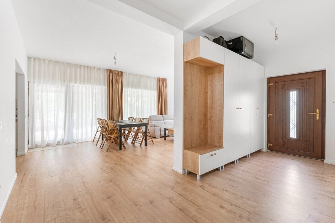 dining-room-8428525_1280