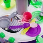 Kolorowe plastikowe zabawkowe meble kuchenne dla dzieci