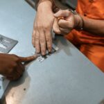Czym czyścić meble matowe z powłoką anti-fingerprint, żeby nie zostawiać smug?